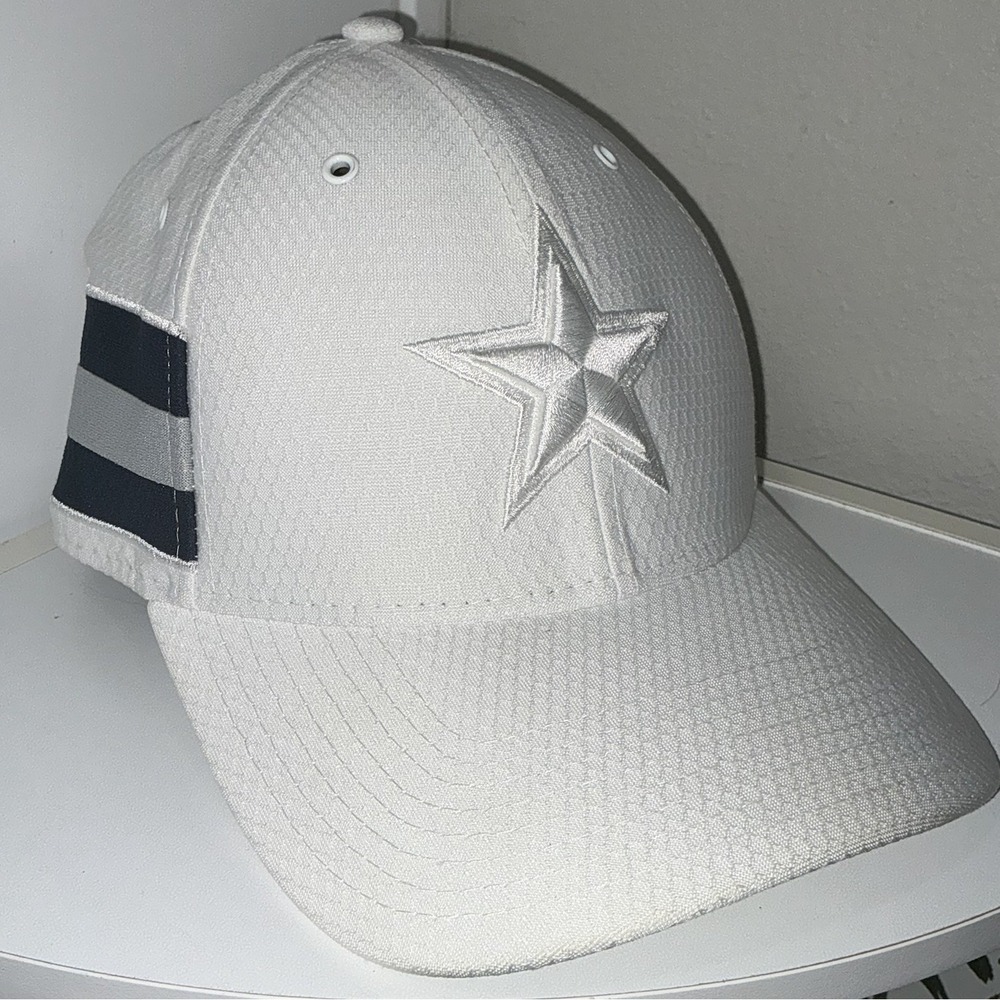 Dallas Cowboys  NFL Cap New Era  39 THIRTY Flex Hat White On White Med/large